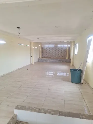 Alugo primeiro andar comercial na forene
