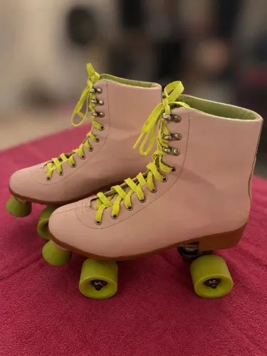 Patins quad + 7 proteção de patins incluso no valor.