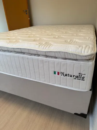 Vendo cama box casal, nunca usada, novinha