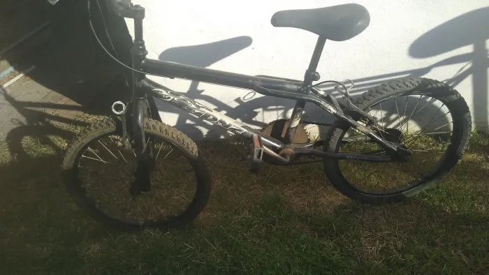 Vendo bicicleta aro 20 tratar Sergio *
