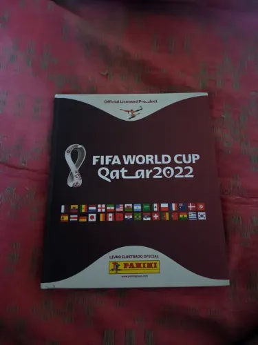 Álbum Copa 2022 Capa Dura Quase Cheio + Neymar Bordô SOLTO + Lote de Repetidas!