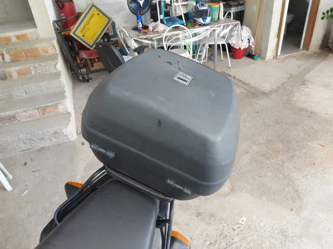 Baú 28 litros com suporte Pro Tork.