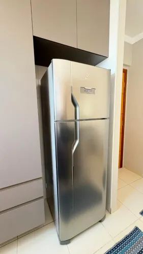 Geladeira Semi Nova Eletrolux 310L Frost Free