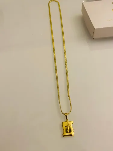 Corrente modelo lacraia com pingente banhada a ouro 18k 