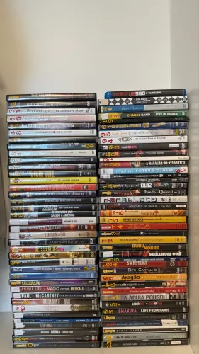 160 dvds (alguns blue rays) + aparelho Sony
