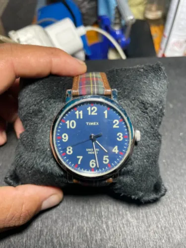 Relógio Timex fundo azul