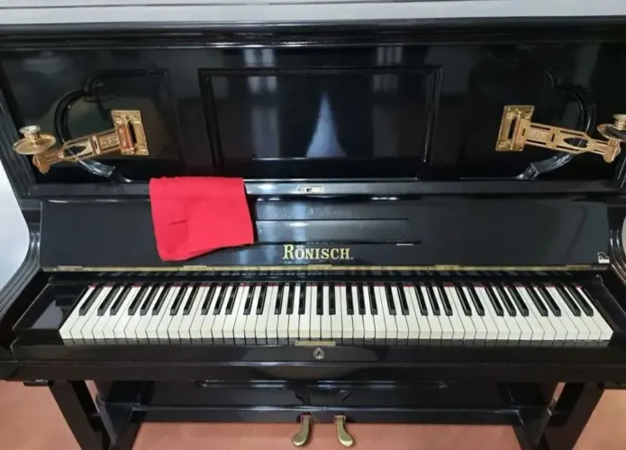 Piano antigo alemao n Essenfelder fritz ronisch Steinway yamaha kawai casio bruxa vela uno