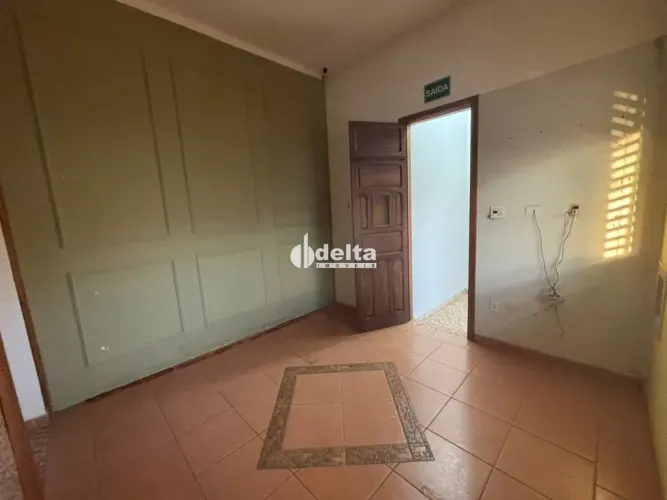 Loja comercial disponível para locação e venda no bairro Saraiva em Uberlândia-MG