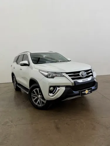 Toyota Hilux SW4 SRX 4X4 2.8 TDI 16V Dies. Aut. 2017