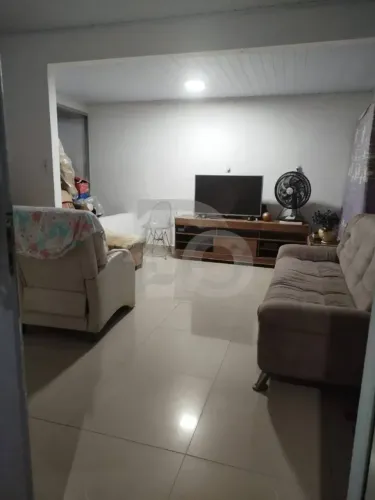 Condomínio Residencial Sinai I: Casa com 2 Quartos, Quintal e Lazer