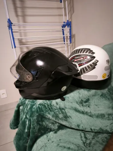 DOIS CAPACETES USADO BOM VENDO OS DOIS