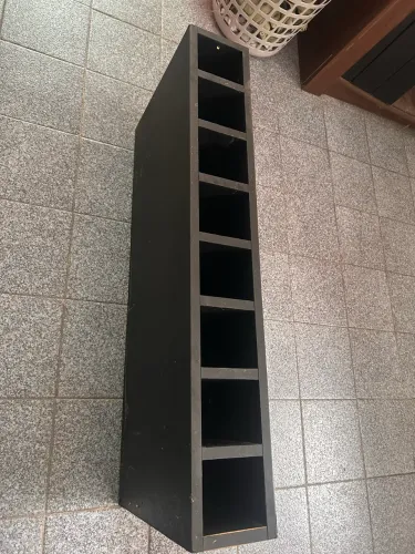 ADEGA DE PAREDE PARA 08 GARRAFAS EM MADEIRA