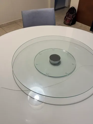 Mesa redonda com 4 cadeiras para sala de estar