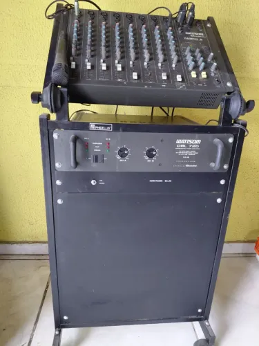 Mesa de som com mix ,potência e suporte articulado