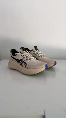 Tênis de corrida gel nimbus 28