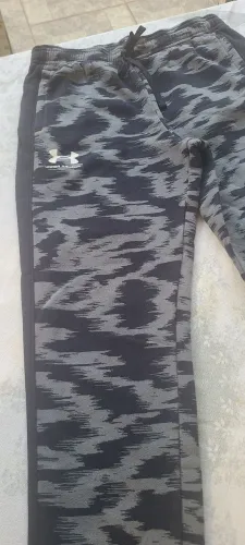 CALÇA  INFANTIL. UNDER ARMOUR