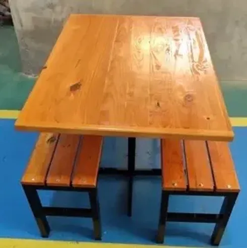 Jogo de mesa de madeira 