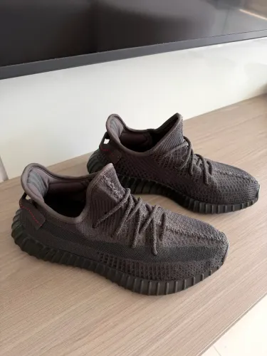 Yeezy Boost 350 V2 Triple Black