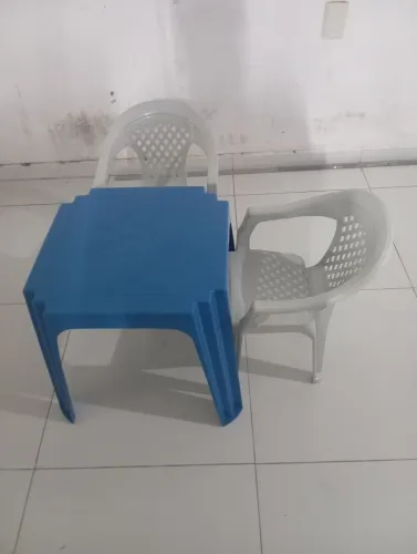 Kit de mesa com cadeira