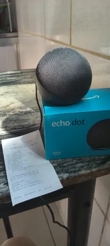 Vende- uma Alexa em perfeito estado funcionando ,com apenas 10 meses de uso com nota e tud