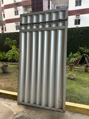 Portão em alumínio 
