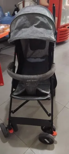 Vende se carinho de bebe