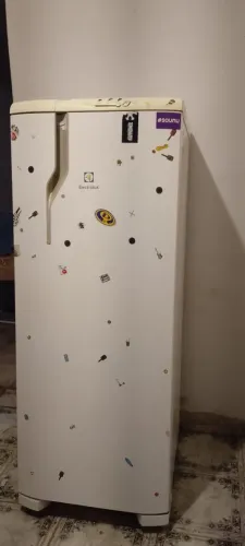 VENDE-SE GELADEIRA ELETROLUX SEMI NOVA