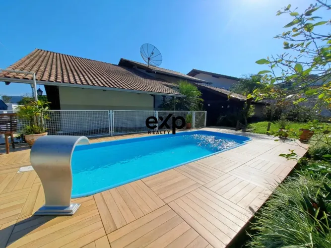 Casa mobiliada com 4 dormitórios, sendo 1 suíte no bairro da Velha - Blumenau/SC
