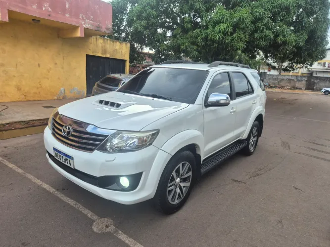 Toyota Hilux SW4 SRV D4-d 4X4 3.0 TDI Dies. AUT 2014