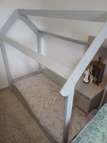 Cama infantil montessoriana