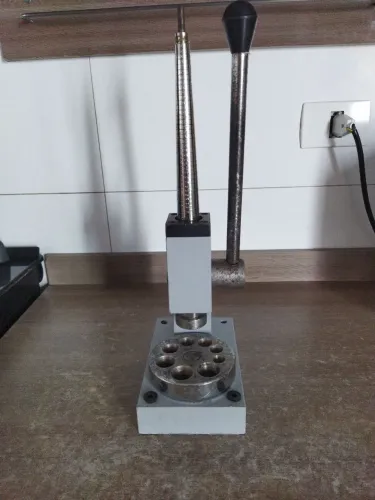 Máquina de alimentar e diminuir aliança