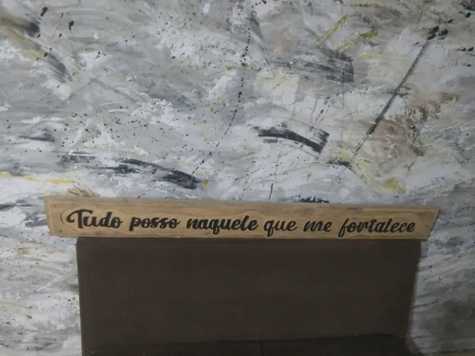 Placas entalhada na madeira..etc