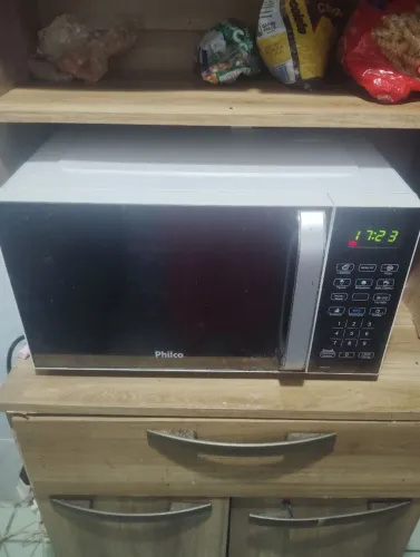 Microondas semi novo, só estou vendendo pq preciso pagar meu aluguel