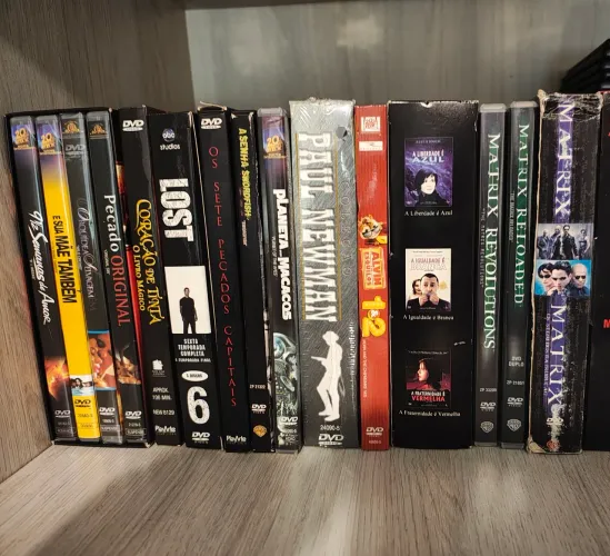 Coletânea de DVD's, mais de 500 títulos variados. Desapego