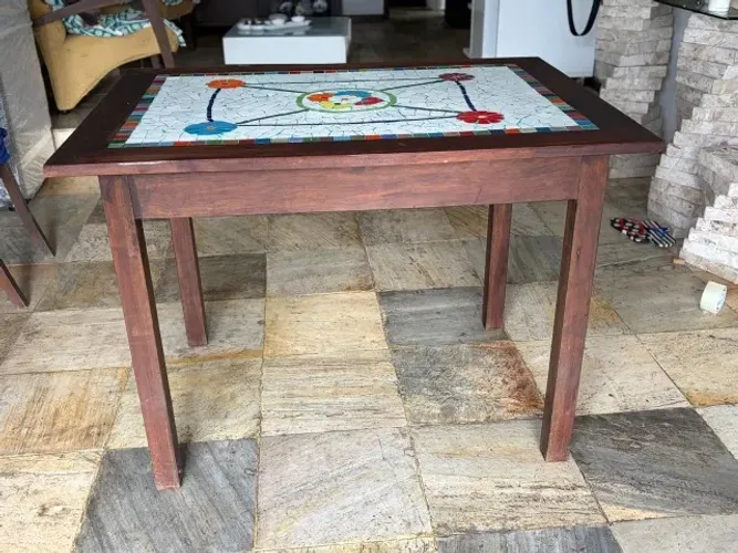 Mesa em Madeira Maciça com Tampo em Mosaico Artesanal - 1,10 x 0,80 m