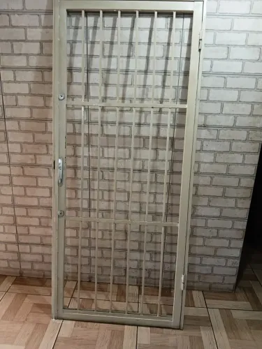 Grade de porta 90x210 Fechadura sem chaves