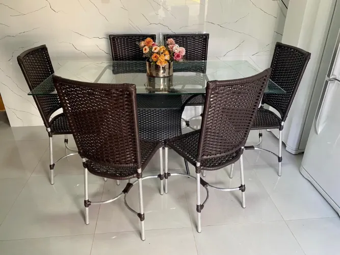 Mesa de Jantar em Vidro e fibra sintética