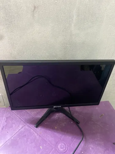 Monitor Haoqing HQ20 20? com defeito na tela
