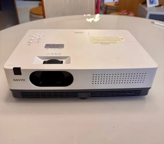 Projetor Sanyo PLC-XD2200
