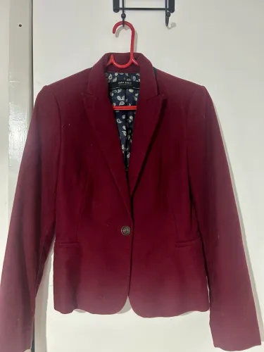 Blaser lã Zara bordô Zara com detalhes marinho, tamanho XP usado duas vezes