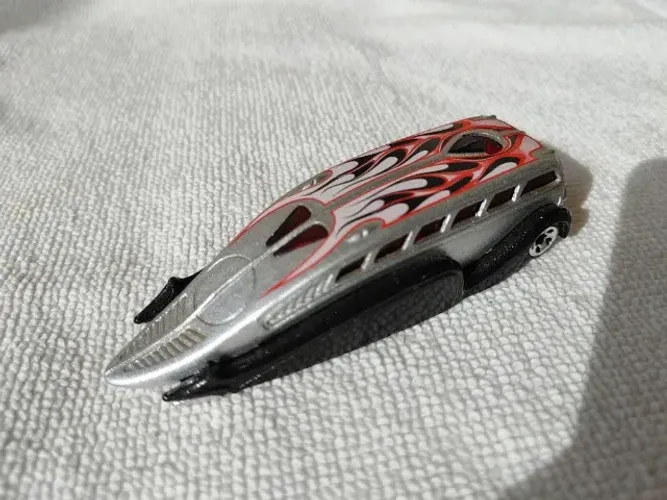 Carrinho Hot Wheels Low Flow 2004 Escala 1:64. Excelente estado de conservação.