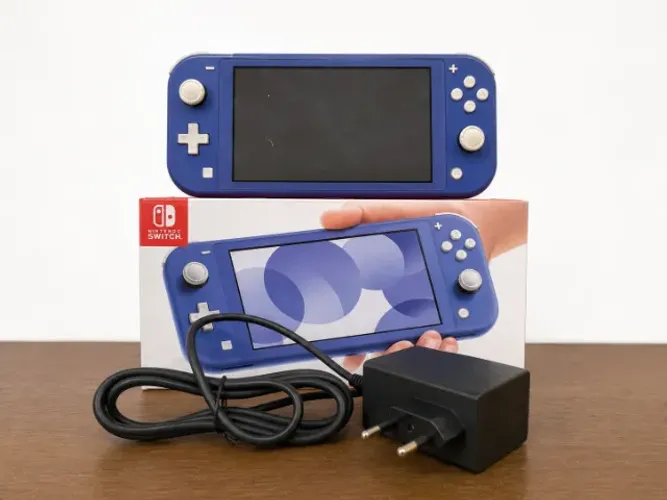 Switch Lite NOVO 3 meses de uso com CAIXA e CAPA e + de 30 Jogos