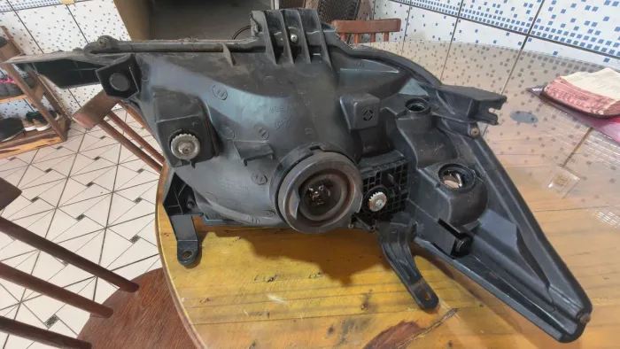 Farol principal Hilux 2012 até 2015