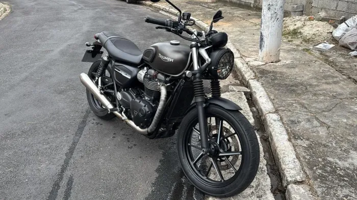 MOTO TRIUMPH STREET TWIN 900 CC