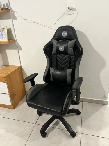 Cadeira gamer muito nova 