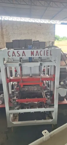 Máquina para fabricar pré-moldados