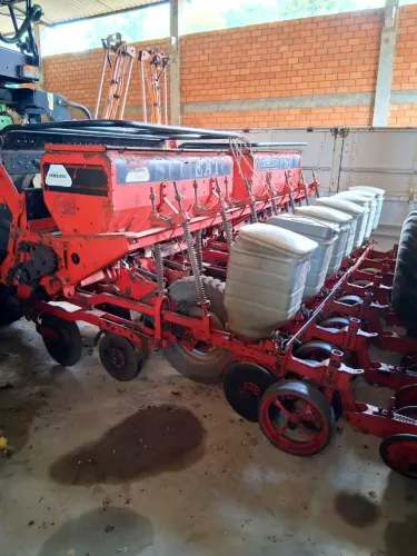 VENDO PLANTADEIRA 7 LINHAS - MARCA SEMEATO