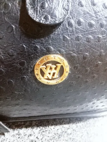 Linda Frasqueira Preta da Victor Hugo