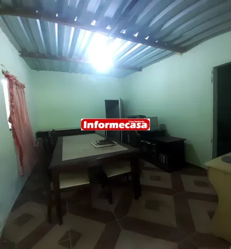 Sitio de frente para o Arco Metropolitano, com 8 mil m² todo cercado. Composto de uma sede