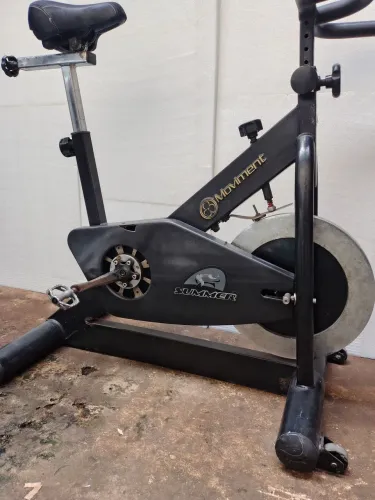 Bicicleta bike spinning ergométrica cardio moviment Summer roda de enercia 20kg 